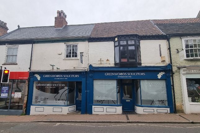 Retail premises to let in High Street, Knaresborough