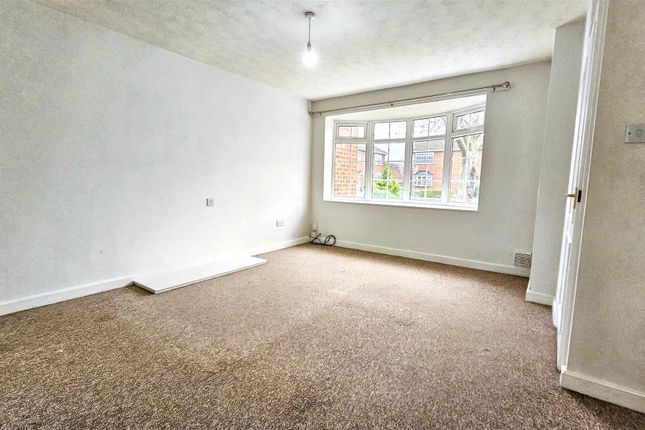 4, Harrison Close, Market Harborough photo 2