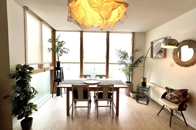 0/2, 305 Glasgow Harbour Terraces, Glasgow, Lanarkshire, G11 6BQ photo 2