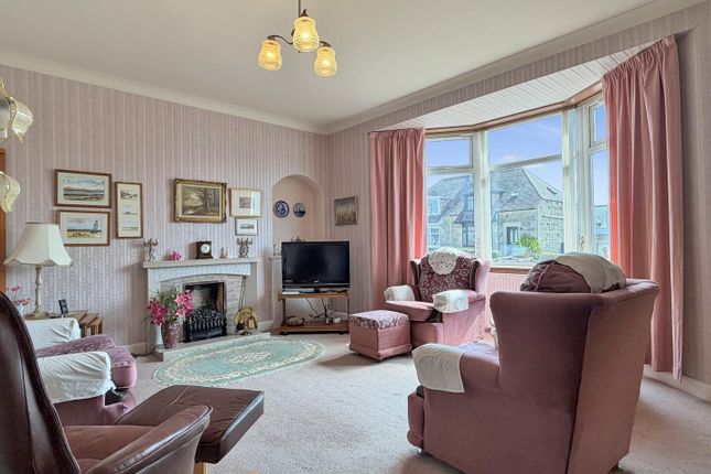 35, Petrie Crescent, Elgin photo 4