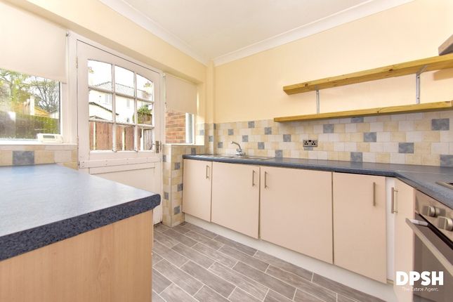 26 Wolley Drive, Leeds photo 4