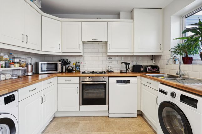 9, Riverview Gardens, Cobham photo 2