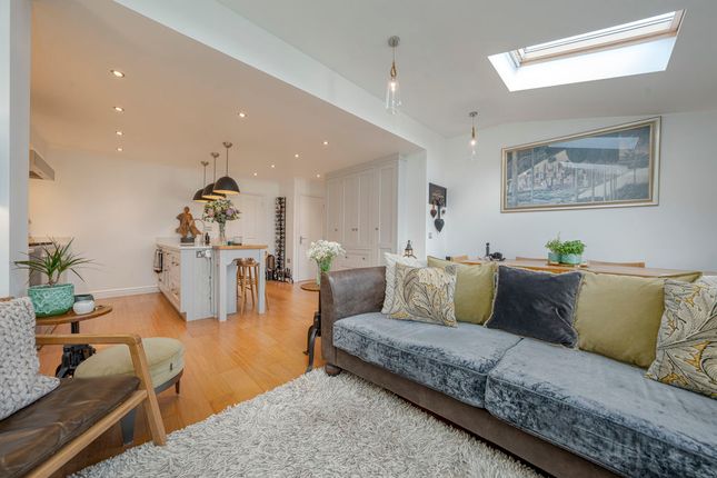 30, Orchard Mill Drive, Leyland photo 2