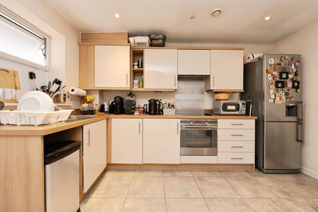 59, Walton Road, Bushey photo 3