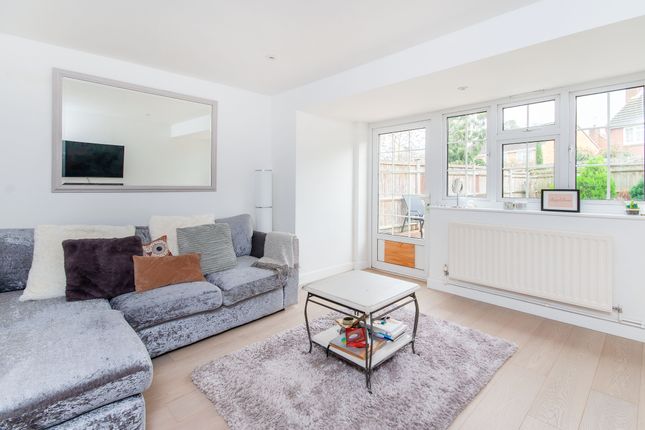 29, Finnart Close, Weybridge photo 3
