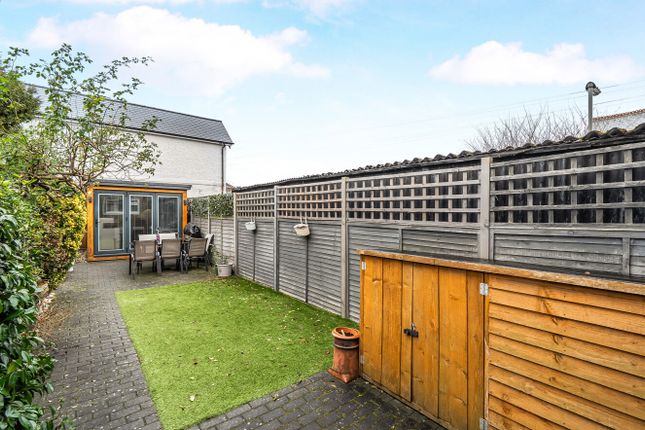 99, Cottimore Lane, Surrey photo 4