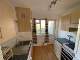 Flat, Lyndhurst Court, Churchfields, LONDON photo 5