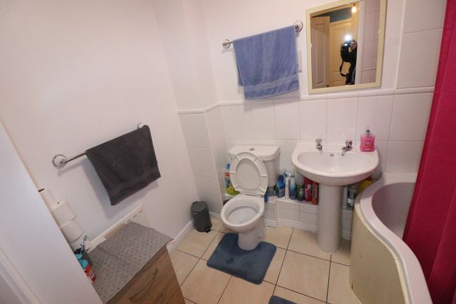 Flat for sale in Dunstable Road, Luton