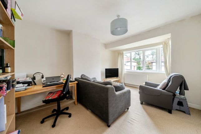 23, Sandringham Crescent, Leeds photo 3