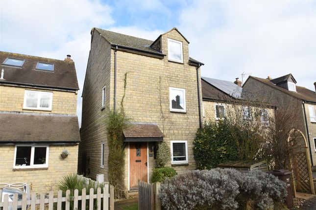 Thumbnail Semi-detached house to rent in Hatch Way, Kirtlington, Kidlington