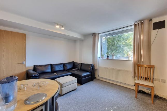 Choice View, Flat 4, Centreway Apartments, Ilford photo 3
