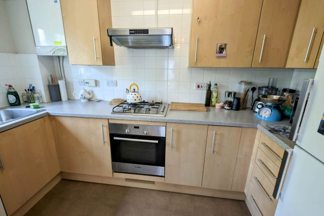 Thumbnail Flat for sale in Hawthorn Way, Lindford, Hampshire