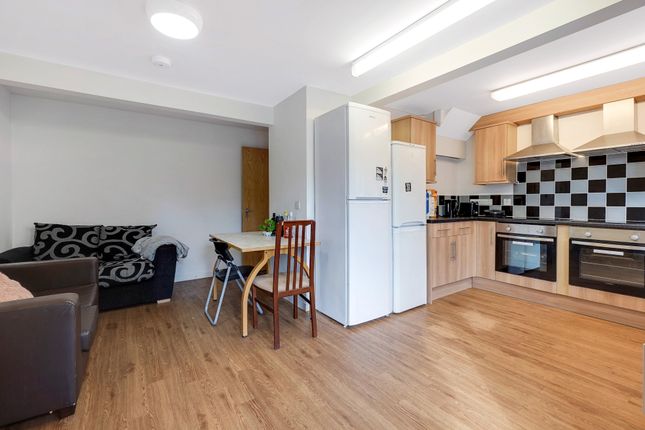 room 4, 1B Laurel Row Craddock Road, Canterbury photo 3