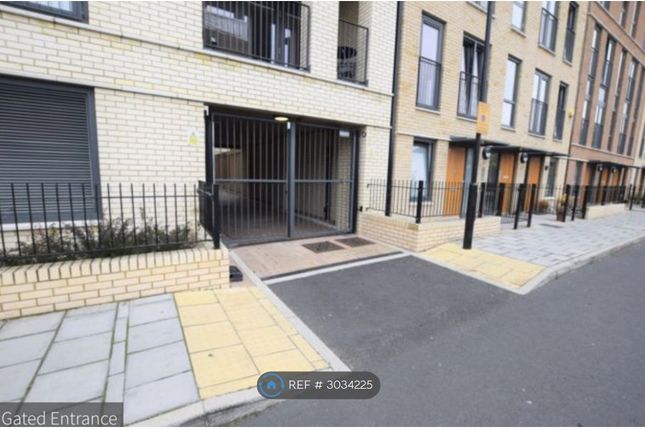 Flat, Eythorne Road Oval Quarter, London photo 3