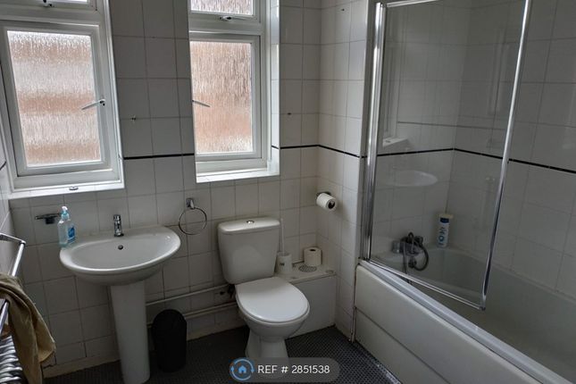Flat, Cumberland House Kingston Hill, Kingston Upon Thames photo 5