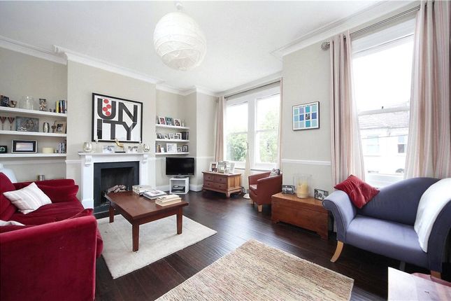 Flat to rent in Wontner Road, Balham, London