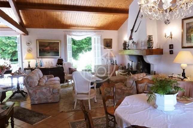Property for sale in Saint-Maixent-L'ecole, 79400, France, Poitou-Charentes, Saint-Maixent-L'école, 79400, France