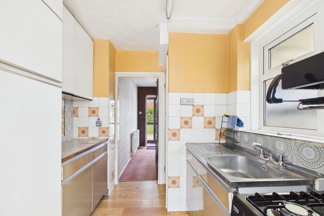 62 Wolsey Crescent, Croydon photo 4