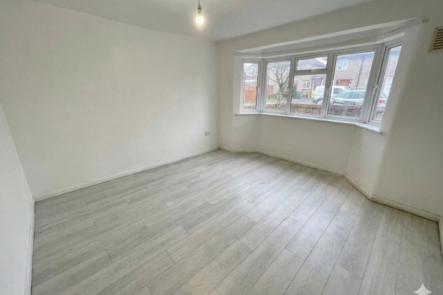 68, Wilsden Avenue, Luton photo 3