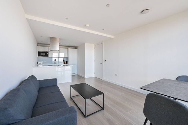 Flat to rent in City North East Tower, Finsbury Park, London