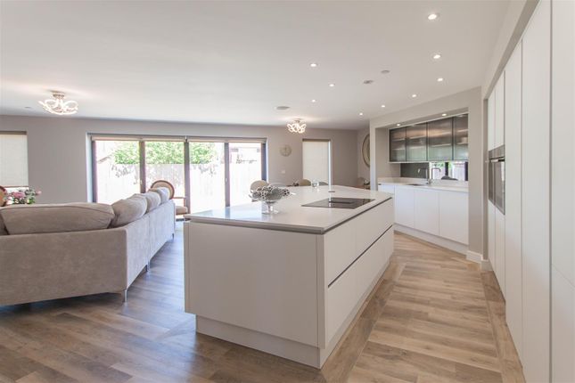21a, Peartree Lane, Brentwood photo 3