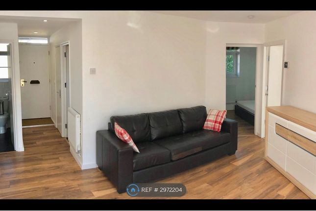 Flat, Gedling House East Dulwich Estate, London photo 3