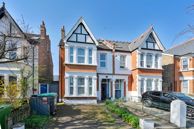 Studio flat on Chatsworth Gardens, Acton, £1,550/mo
