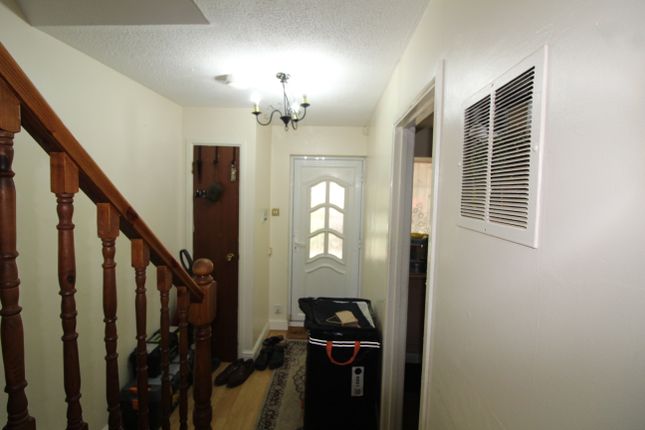 18, BAYLISS AVENUE, LONDON photo 2