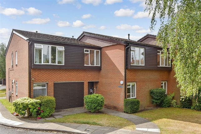 Hesketh Close, Cranleigh photo 4
