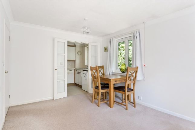 Flat 36, Saddlers Court South Street, Epsom photo 3