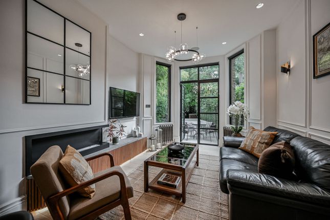 Palmerston Crescent, London, N13, Palmers Green photo 3
