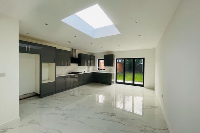 21, Vincent Road, Hounslow photo 3