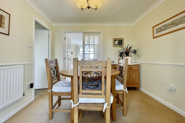 4 Heron Close, Weymouth photo 4