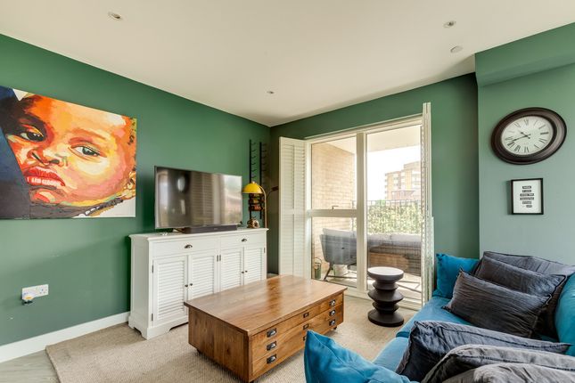 Flat Apartment 32, Walrond House, Matthias Road, London photo 4