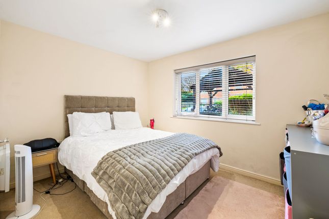 40 Tower Close, East Grinstead photo 4