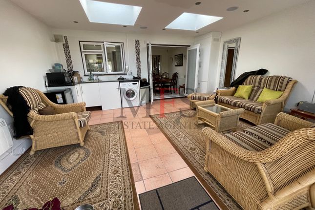 Terraced house for sale in Waltham Ave, Hayes