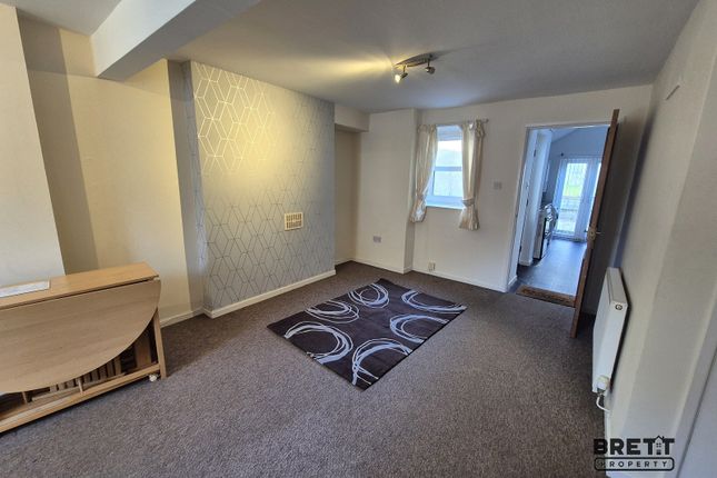 17, Robert Street, Milford Haven photo 3