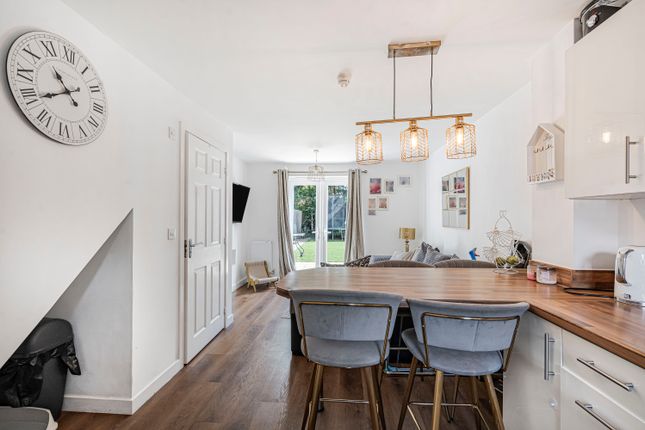 4, Luccombe Oak, Exeter photo 3