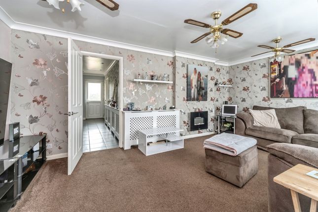 1, Greenview Close, BEDFORD photo 4