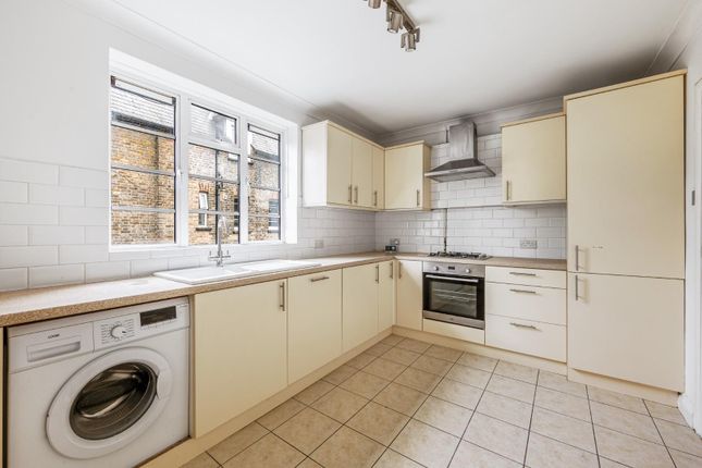 3 Hartley Court, Uxbridge Road, London photo 3