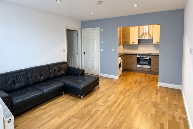 Flat 3 125, High Street, South Dunstable photo 3