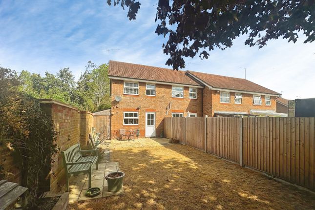 40, Constable Close, Reading photo 4
