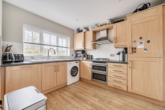 6, Pipistrelle Way, Reading photo 2