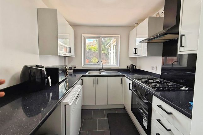 2, Romsey Place, Mansfield photo 4