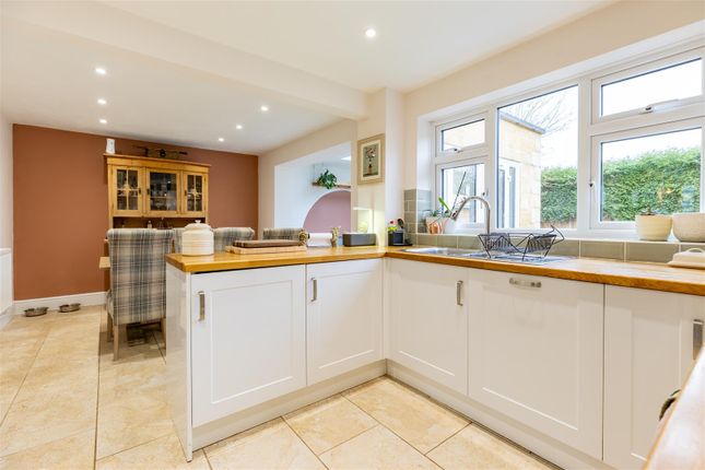 29, Robert Franklin Way, Cirencester photo 3
