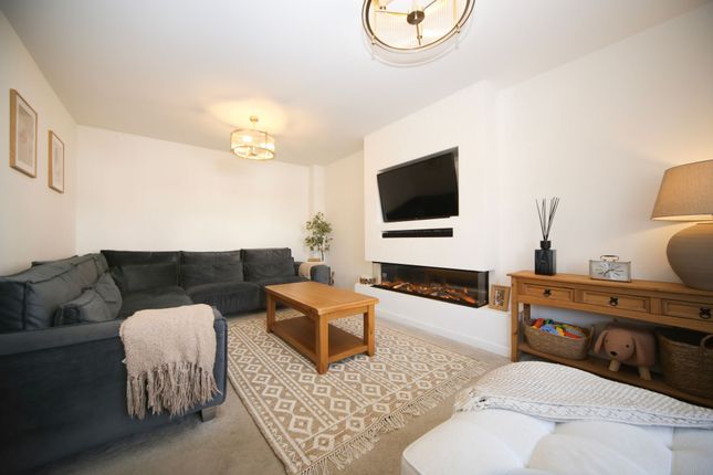 17 Bullrush Meadow, Wigan photo 4