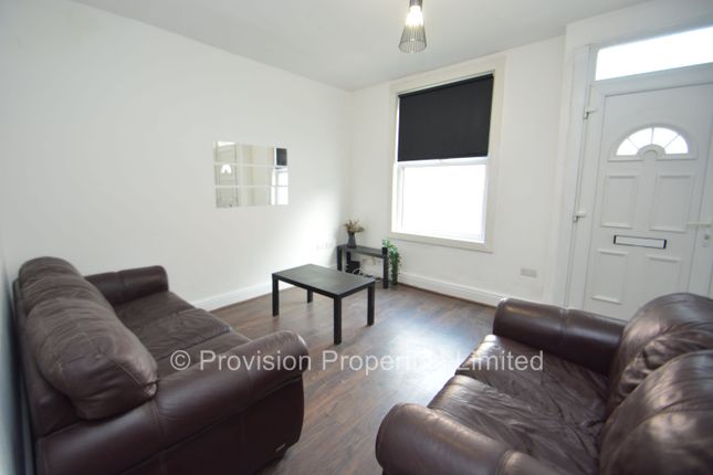 5-bed terraced on Royal Park Road, Hyde Park, £2,752/mo