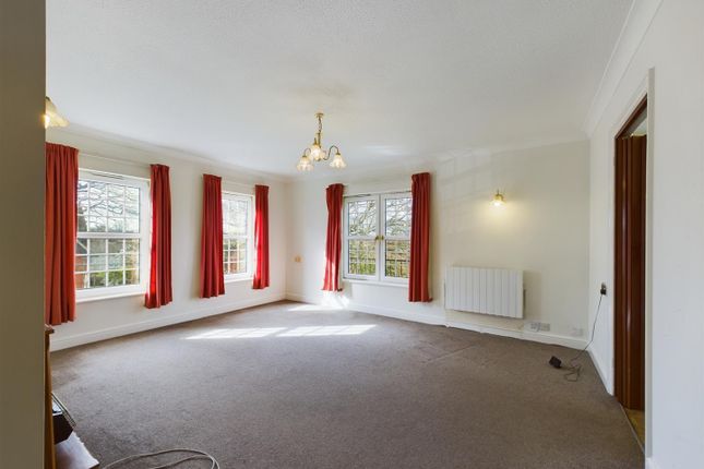 Flat for sale in Arundel Lodge, Pegaus Court, Park Lane, Tilehurst, Reading