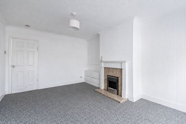 37, Sunroyd Hill, Wakefield photo 3