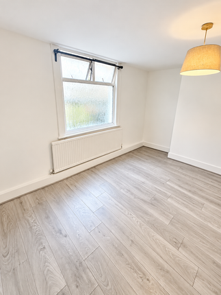 Studio house on Thornton Heath, £750/mo